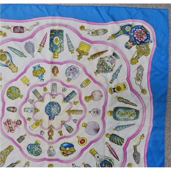 Hermes Blue and Pink Silk Scarf with Elegant Motif - Picture 4 of 14